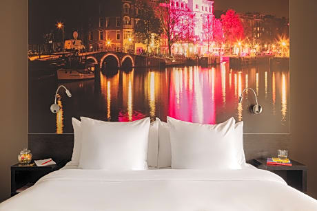 Superior Room 1 King Bed with Balcony