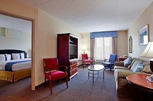 Holiday Inn Express & Suites Newport News