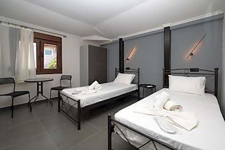 Deluxe Studio with 2 single beds