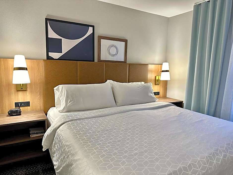 Staybridge Suites Milwaukee West-Oconomowoc By IHG