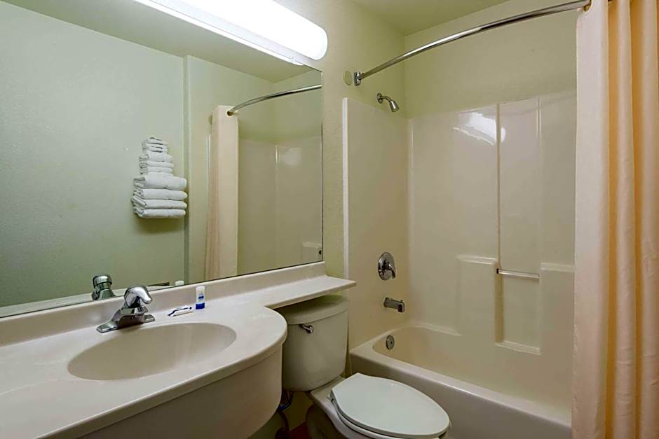 Microtel Inn & Suites By Wyndham Pueblo