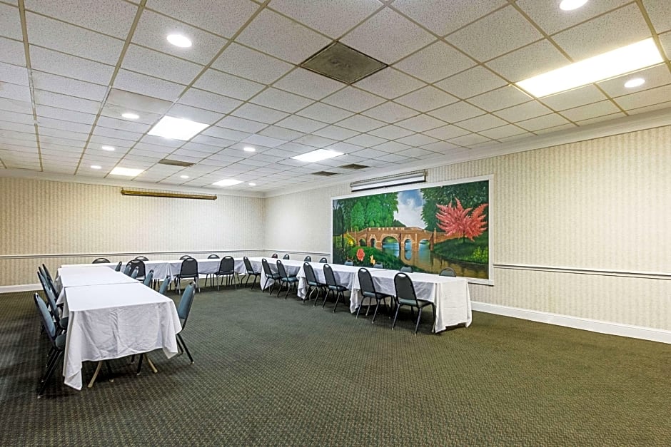 Rodeway Inn & Suites Orangeburg