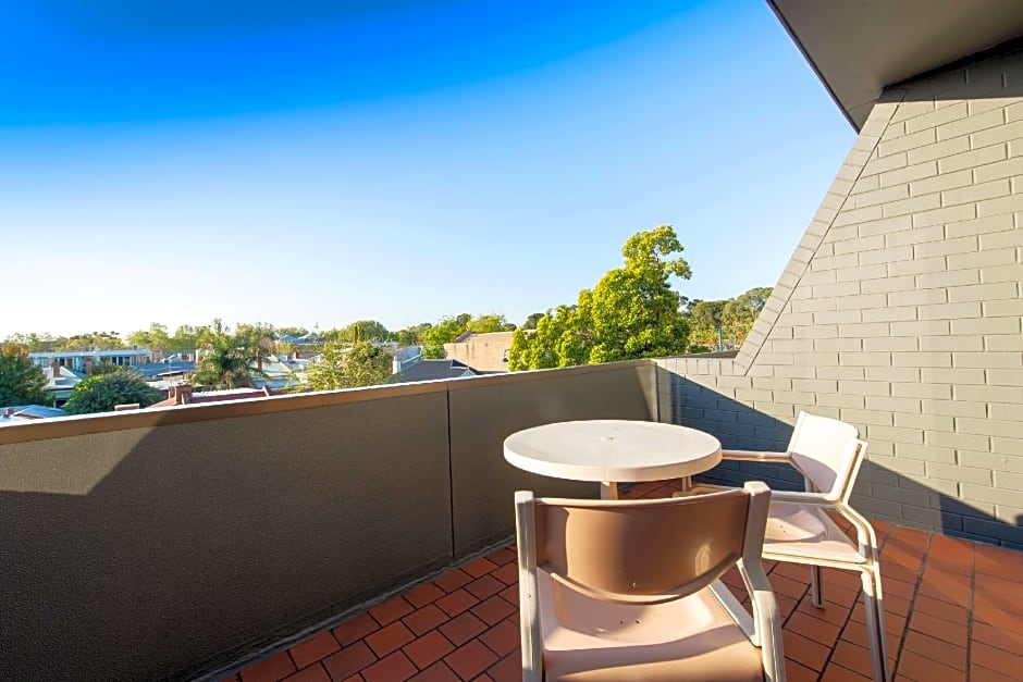 Comfort Hotel Adelaide Meridien