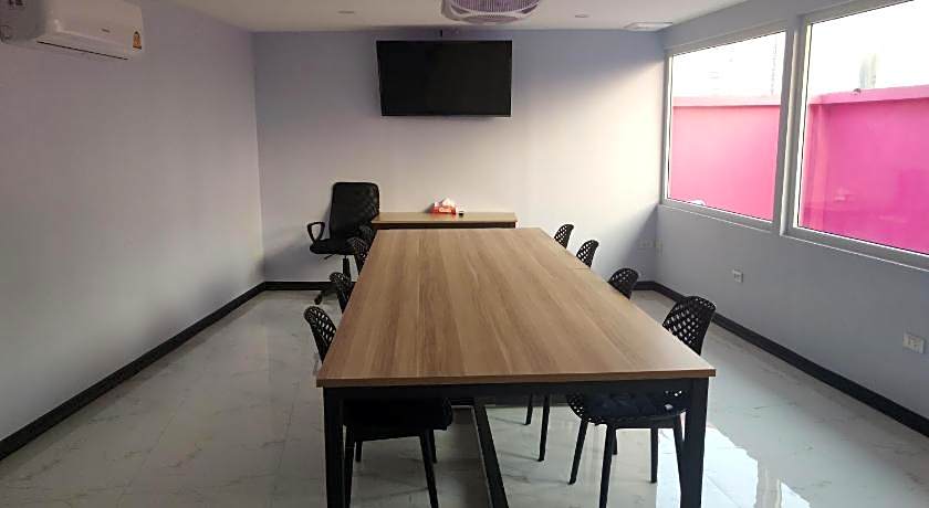 Spark Hotel - MRT Queen Sirikit