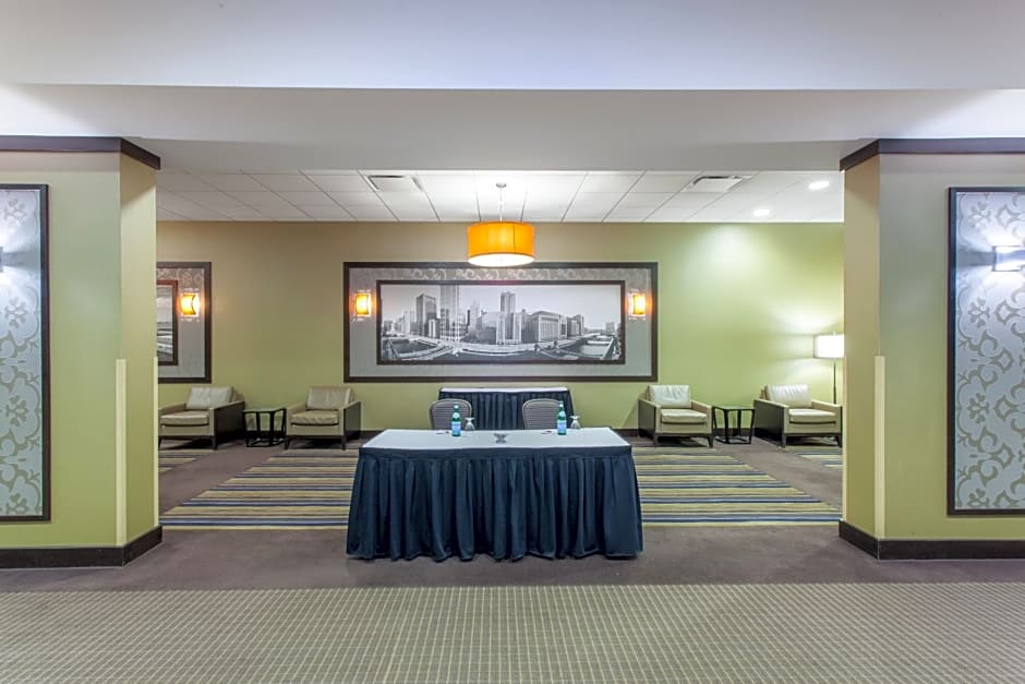 Crowne Plaza Chicago O'Hare Hotel & Conference Center, an IHG Hotel