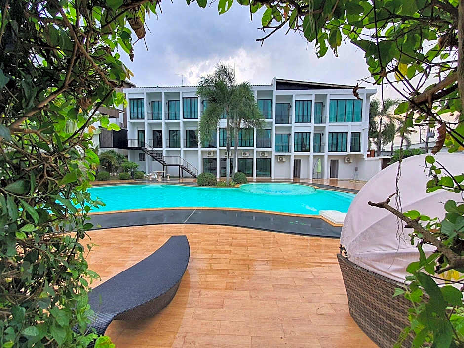 Platinum Hotel