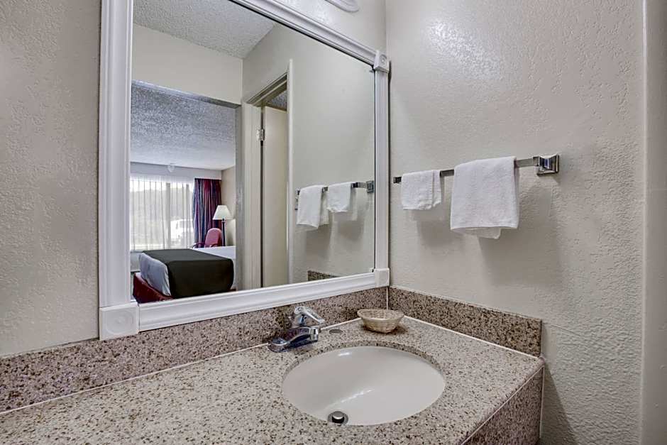 Days Inn by Wyndham Asheville West