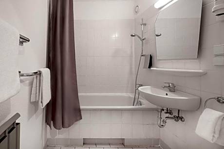 Family Room (6 Adults)