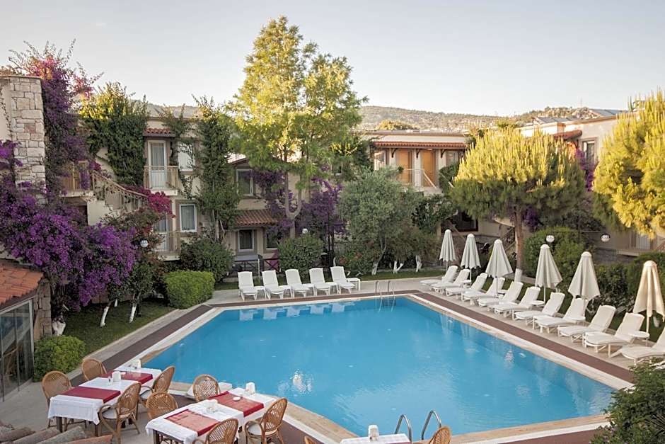 Moonshine Hotel & Suites