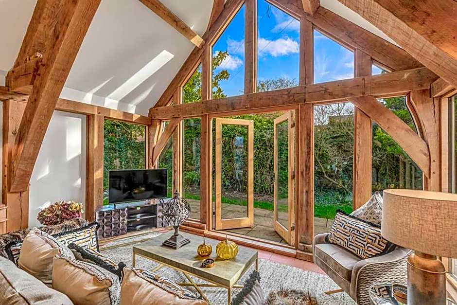 Hiron's Piece - Hot Tub Packages Available