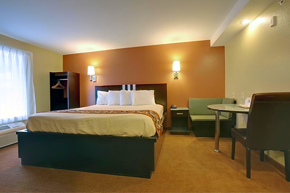 Photo 1 of 2 of 1 King Bed Suite, Jacuzzi®