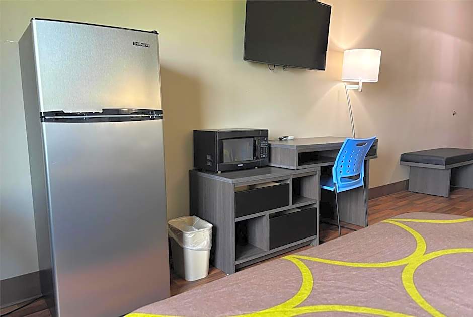 Super 8 by Wyndham Grayville