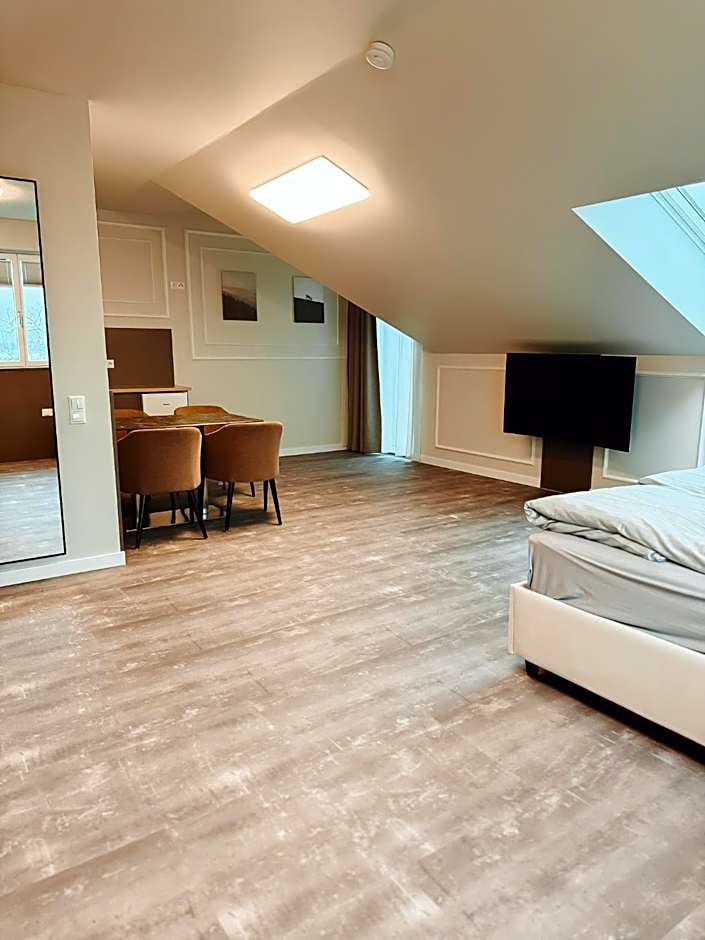 F Hotel 24h Check-In