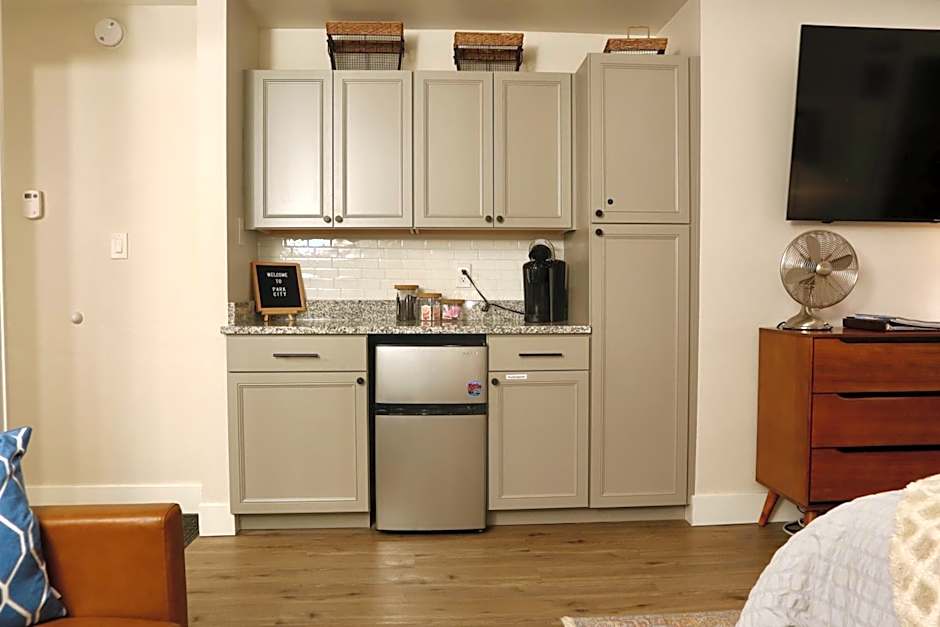 Mid-Century Gem w/King