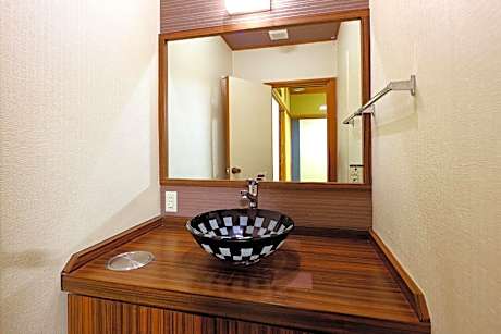 Standard Japanese-Western-Style Twin Room with 16+7.5 Tatami mats - Shared Bathroom - Non-Smoking