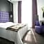 Hotel In - Lounge Room