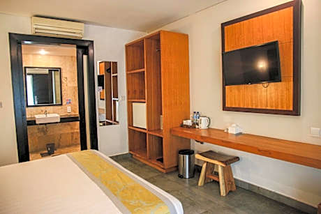 Deluxe Double Room with Pool Access