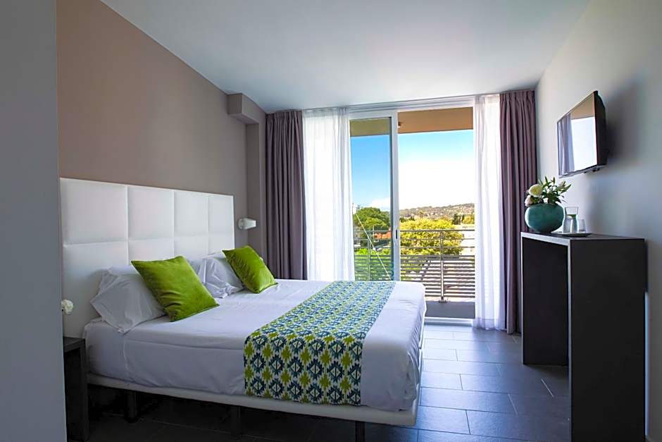 Photo 1 of 6 of Standard 1 Double Bed or 2 Beds
