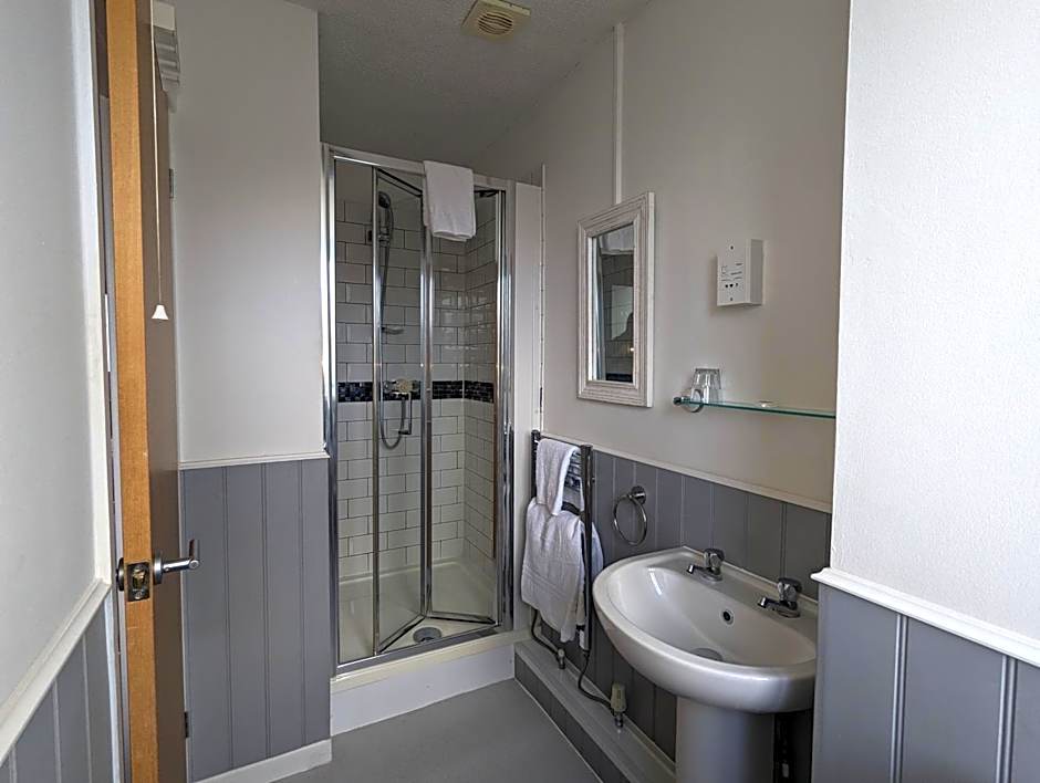 The Lodge by Cefn Tilla