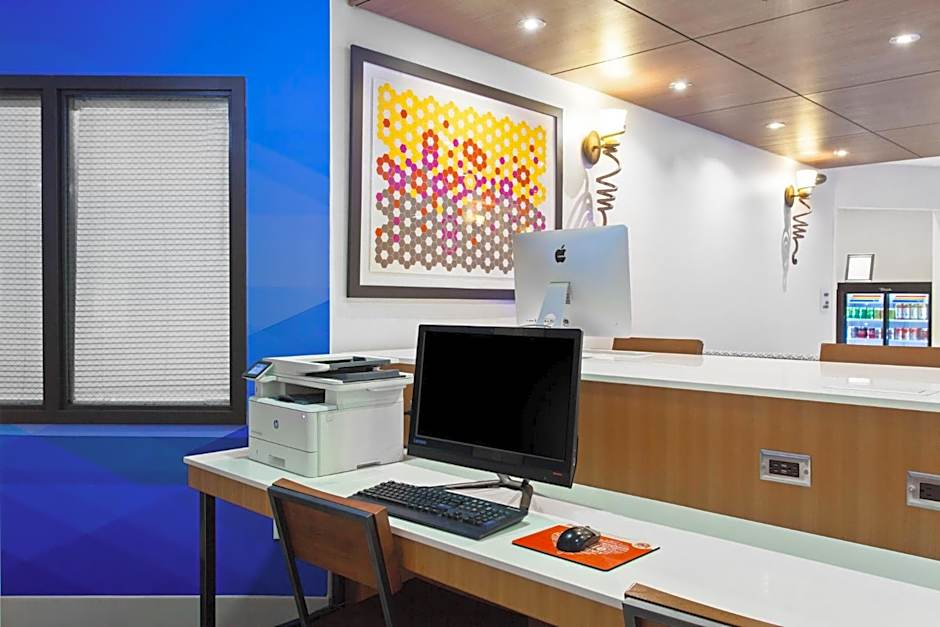 Holiday Inn Express Oakland Airport By IHG