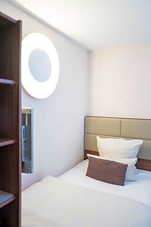 Cozy Single Room "BASE II"