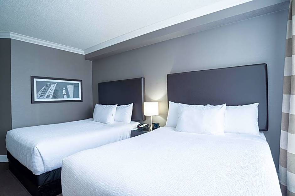 Sandman Signature Mississauga Hotel