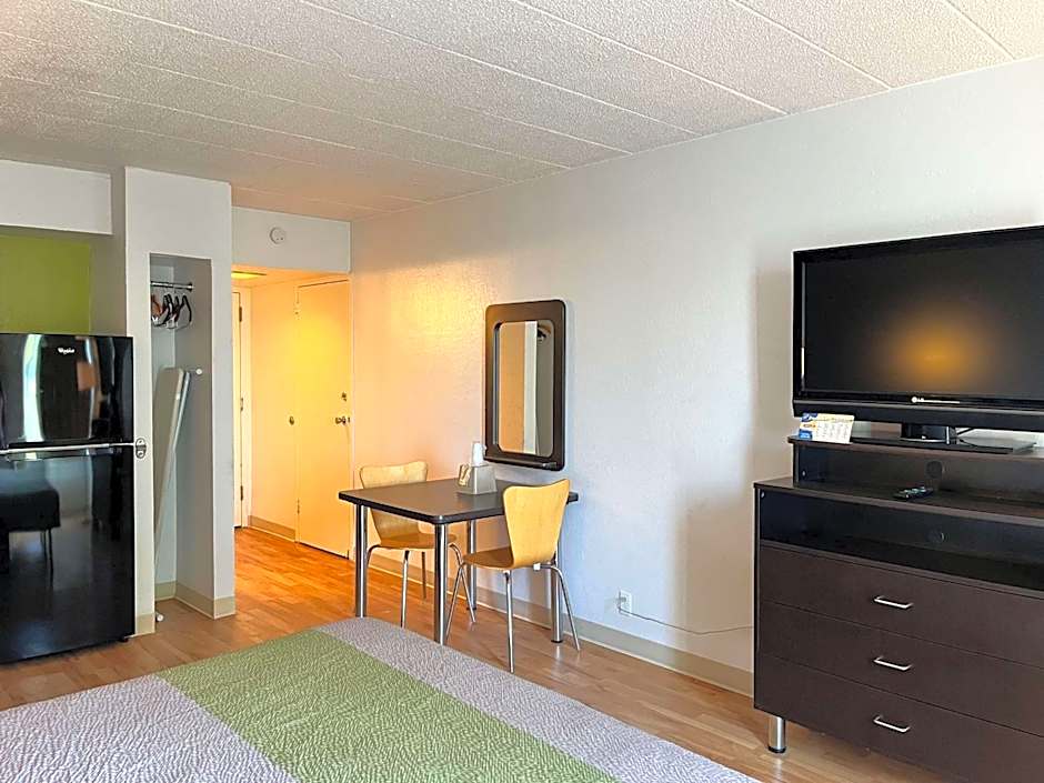 Studio 6 Suites Clarion, PA