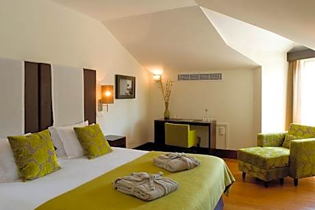 Family room (2 adults + 2 children up to 12 years)