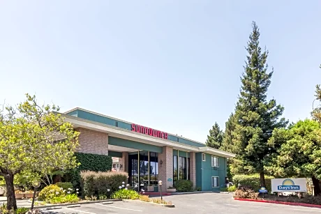 Days Inn & Suites by Wyndham Sunnyvale