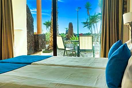 Double Room with Sea View (1 Adult)