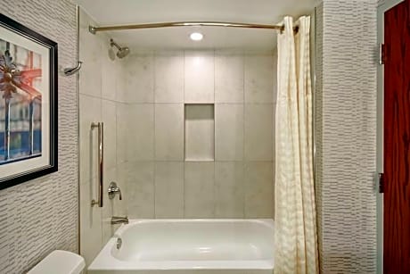 2 Room Corner Suite-1 King Bed-Nonsmoking