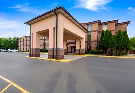 Quality Inn & Suites-Sellersburg