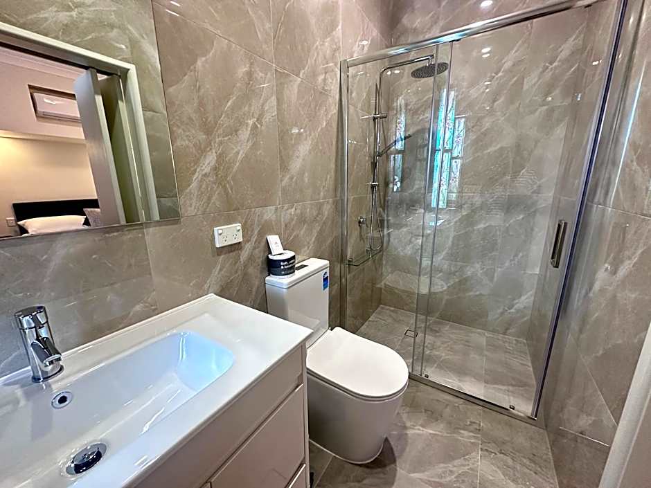 McNevins Logan Park Motel