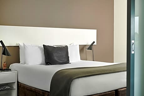 ONE BEDROOM APARTMENT