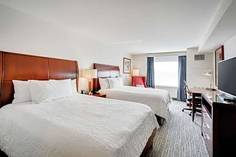 Queen Room with Two Queen Beds and Accessible Tub - Mobility Access