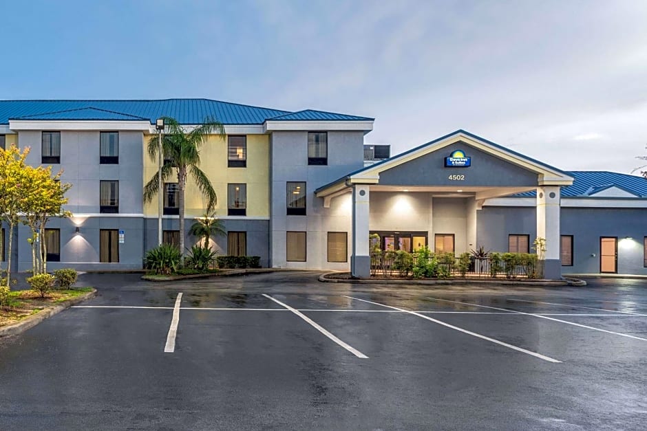 Days Inn & Suites by Wyndham Lakeland