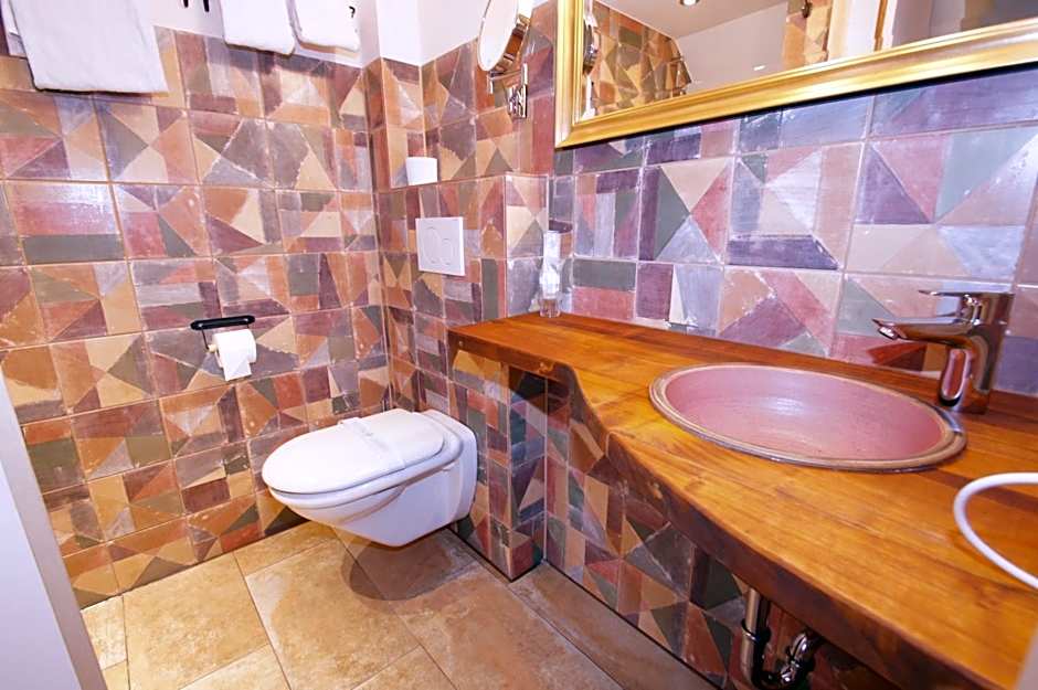 UNO Hotel Chapeau Noir - Free Parking