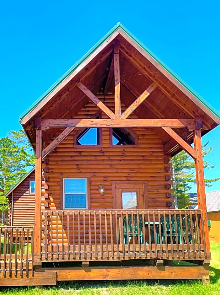 Cabins of Mackinaw & Lodge