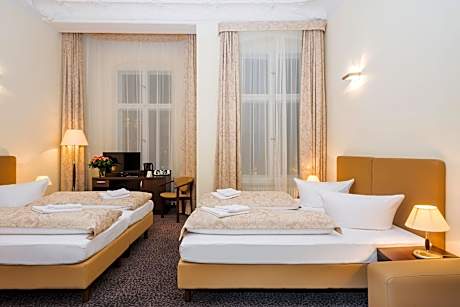 Family Quintuple Room (1 Double Bed and 1 Double Sofa Bed)