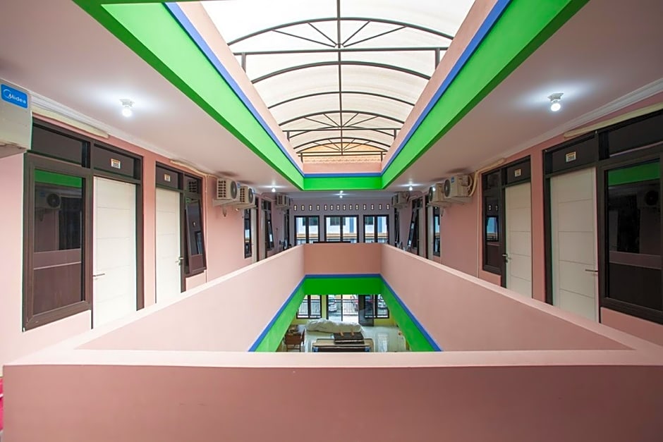 RedDoorz near Petra University 2