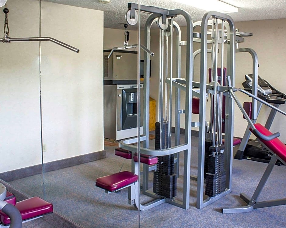 Econo Lodge Inn & Suites Colonie Center Mall