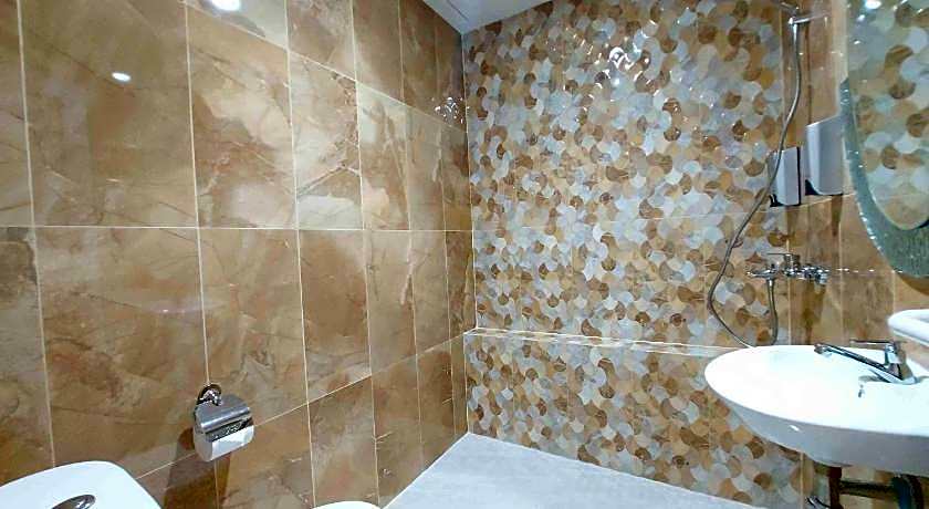 Rons City Hotel near Simpang Lima Semarang Mitra RedDoorz