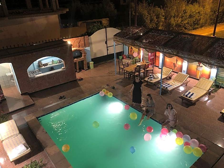 Mama Africa Apts & Studios