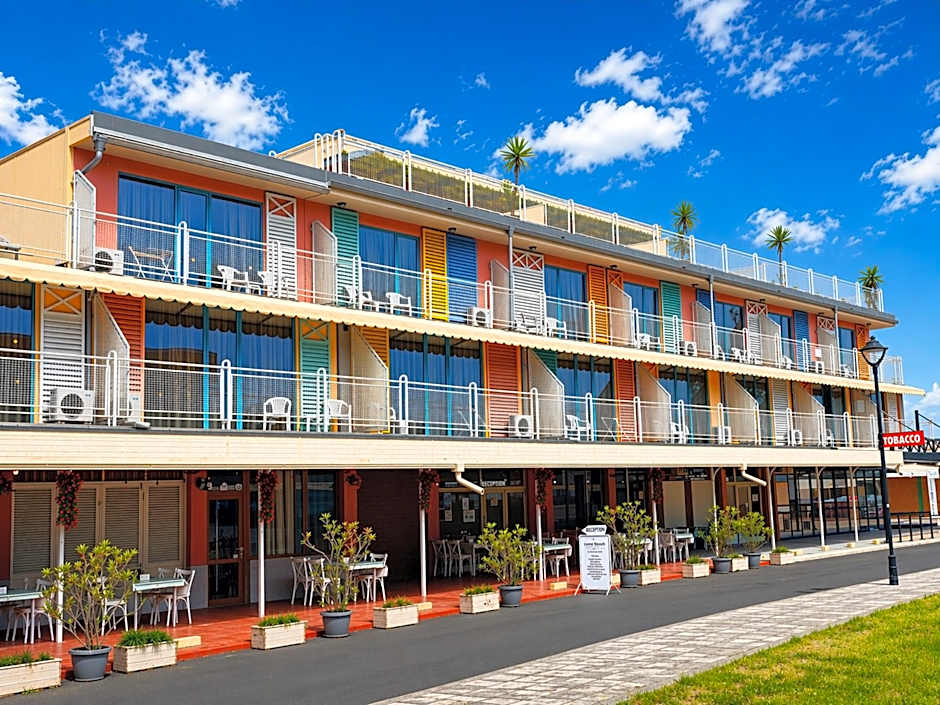 Largo Beach Hotel