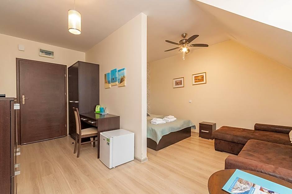 Sztutowo Lazurowy Dwór - Apartamenty oraz Pokoje z Parkingiem