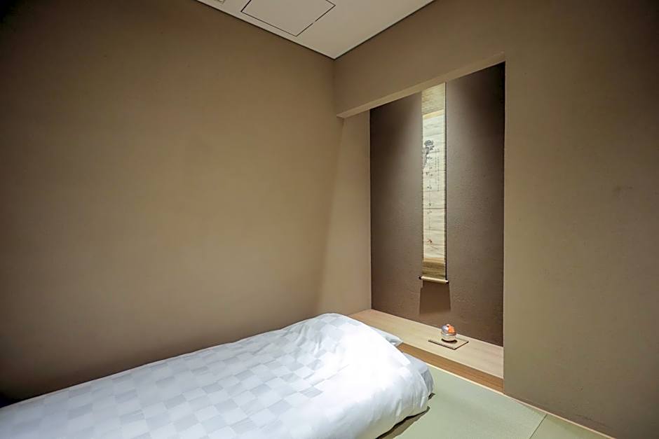 Kaminarimon Ryokan
