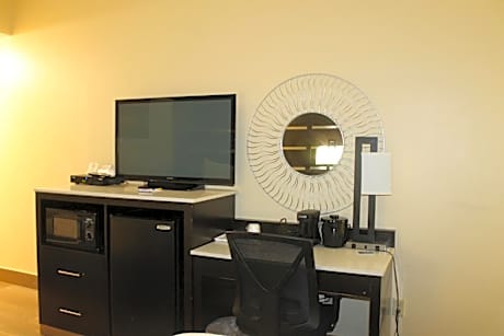 Deluxe King Room  with Spa Bath- Smoking