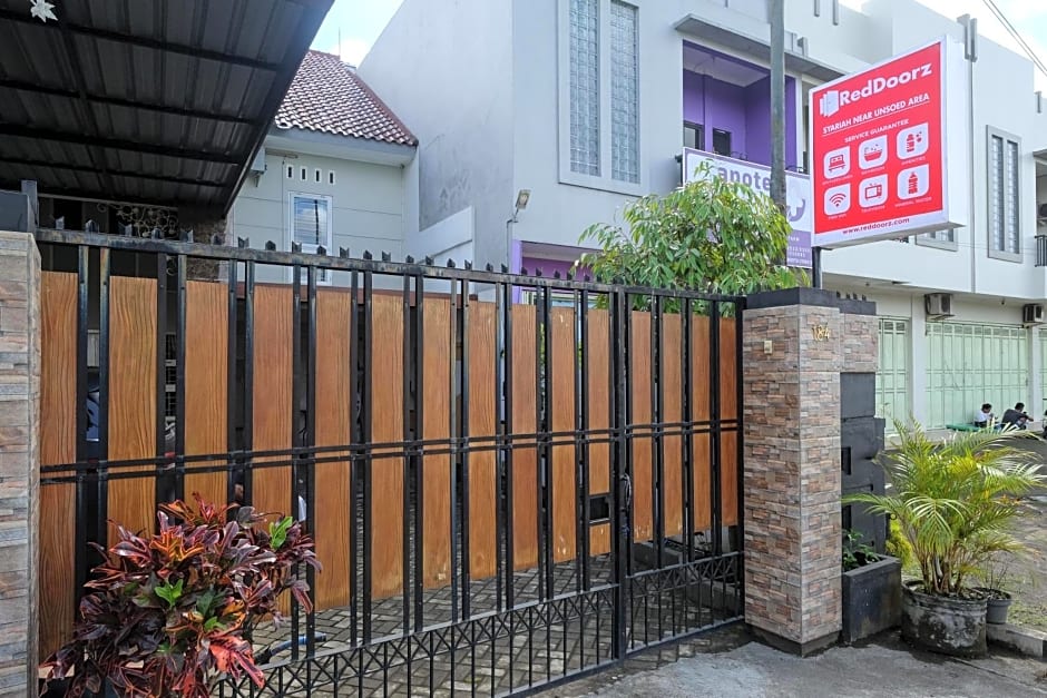 RedDoorz Syariah near Kampus UNSOED Purwokerto