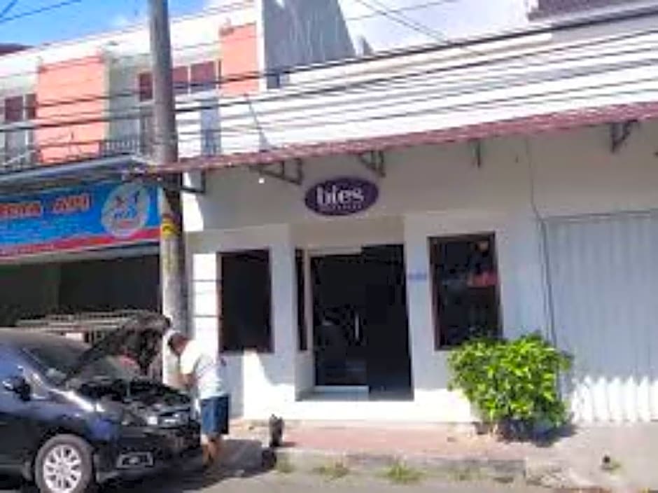 bi.es Homestay by ZUZU