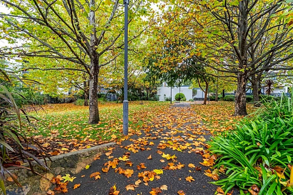 Gateway Apt in Kingston Central - Hosted by Canstay